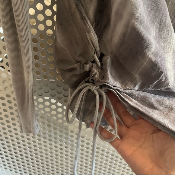 Chaser Scoop Neck Long Sleeve Tie Dye Oversized Top Size Medium Grey and White - Picture 6 of 10